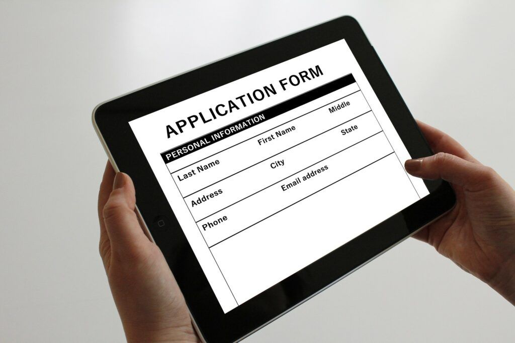 Lidé s certifikátem pro elektronický podpis mohou o dávky pěstounské péče zažádat online.